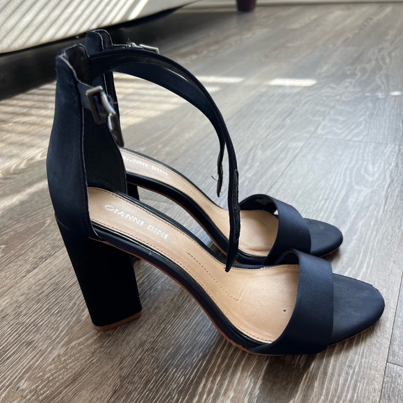 Gianni Bini Heels - Picture 1 of 2